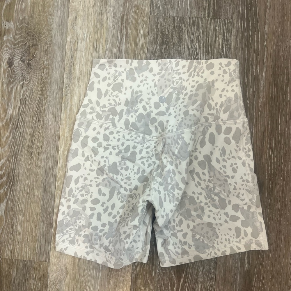 LULULEMON LIKE NEW ALIGN SHORTS